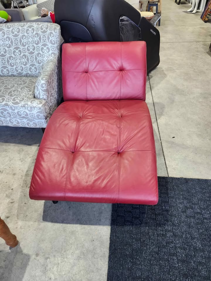 EQ3 Modern Leather Chaise Lounge - Red