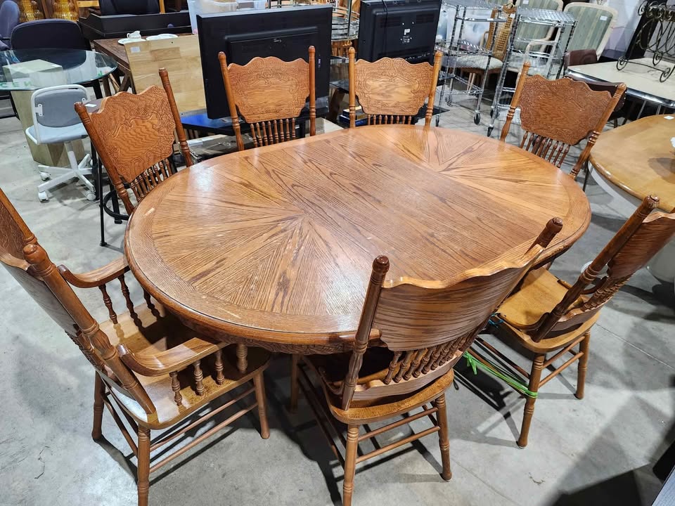 Solid Vintage Wooden Extendable Dining Table with 7 Chairs