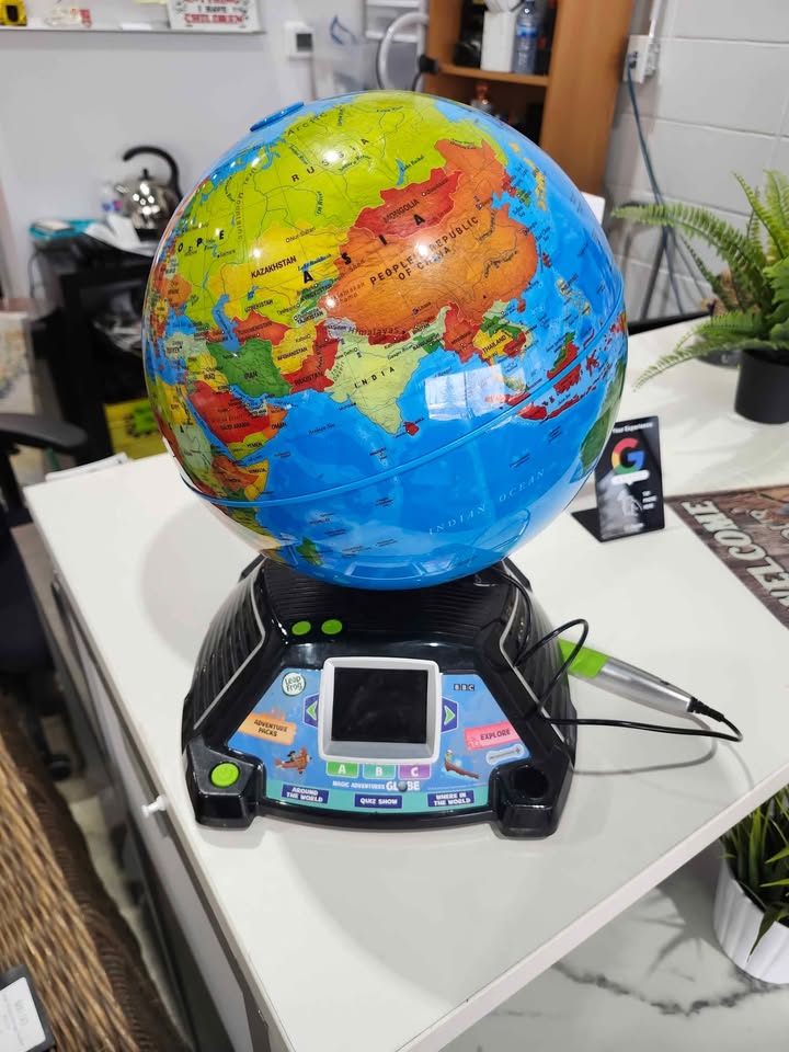 LeapFrog Magic Adventures Globe