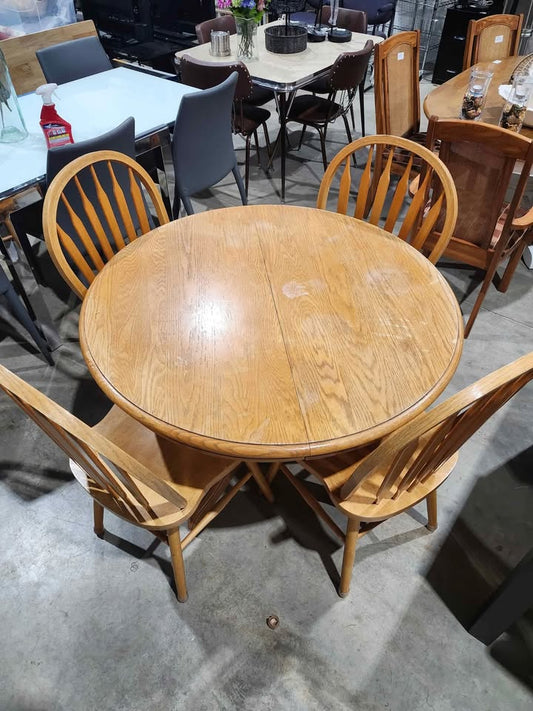 Solid Wooden Round Dining Table with 4 Chairs