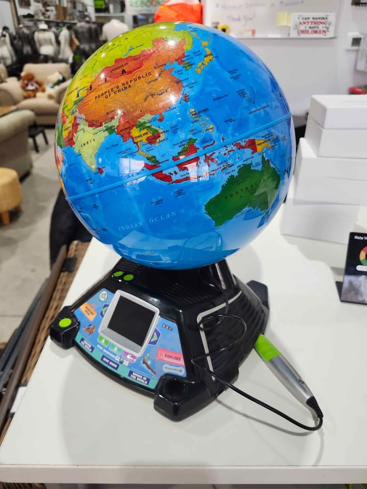LeapFrog Magic Adventures Globe
