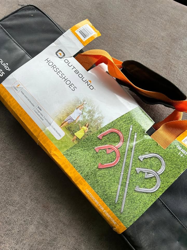 Outdoor Portable Horseshoe Toss Game