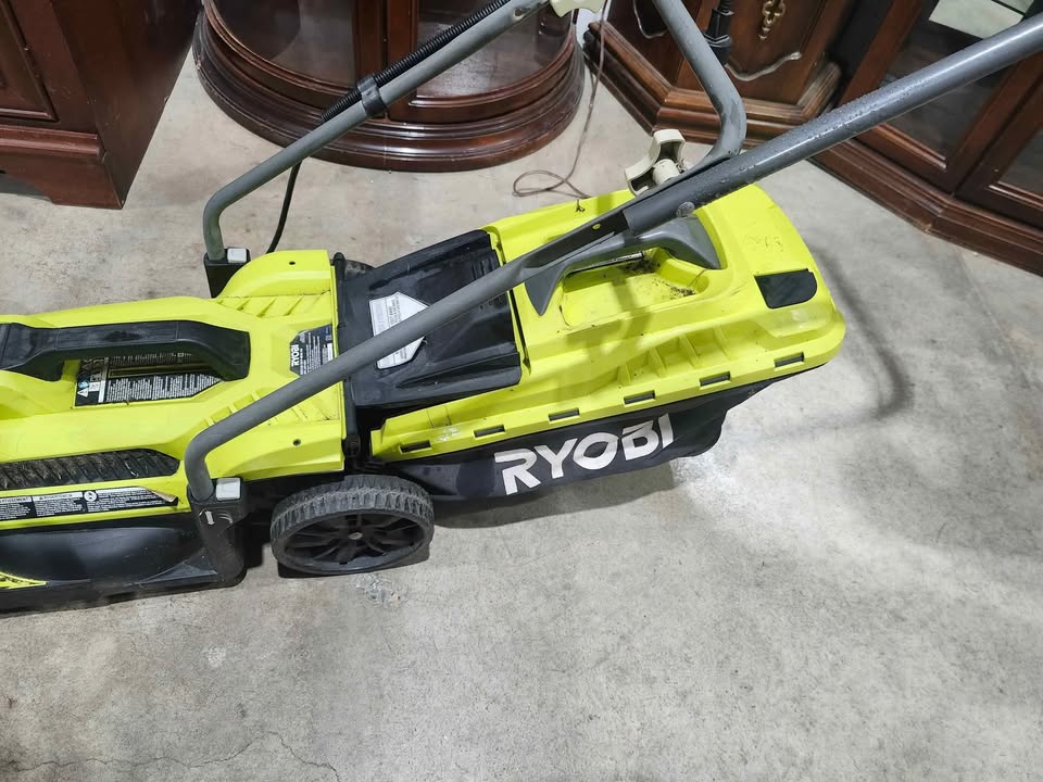 RYOBI 13-inch 11 amp Corded Electric Lawn Mower