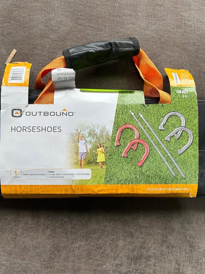 Outdoor Portable Horseshoe Toss Game