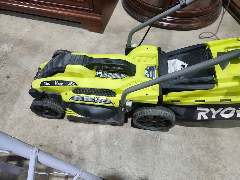 RYOBI 13-inch 11 amp Corded Electric Lawn Mower