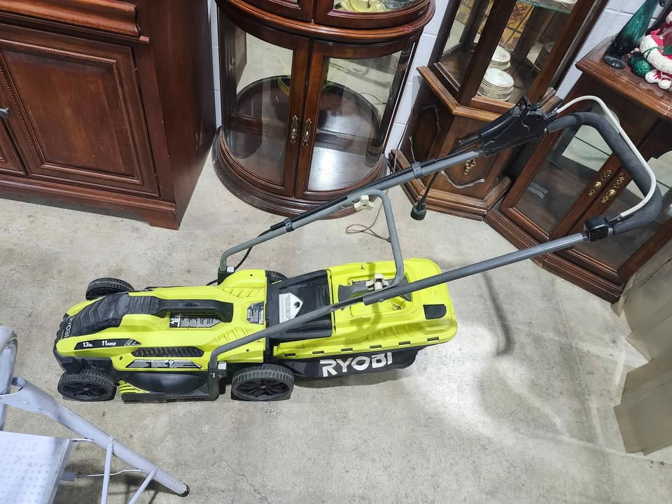 RYOBI 13-inch 11 amp Corded Electric Lawn Mower