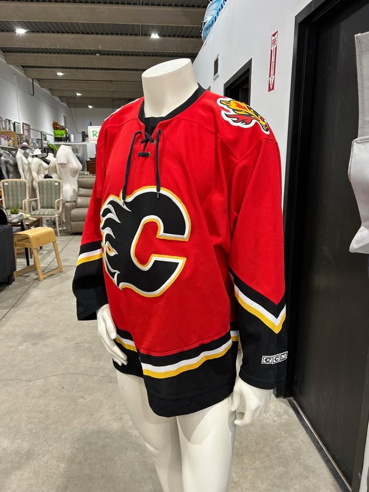 VINTAGE Calgary FLAMES Hockey Jersey L BLASTY Shoulder Patch CCM NHL
