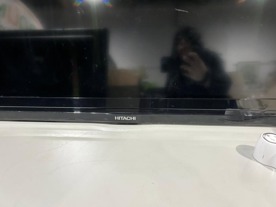 HITACHI LCD TV 55' with remote
