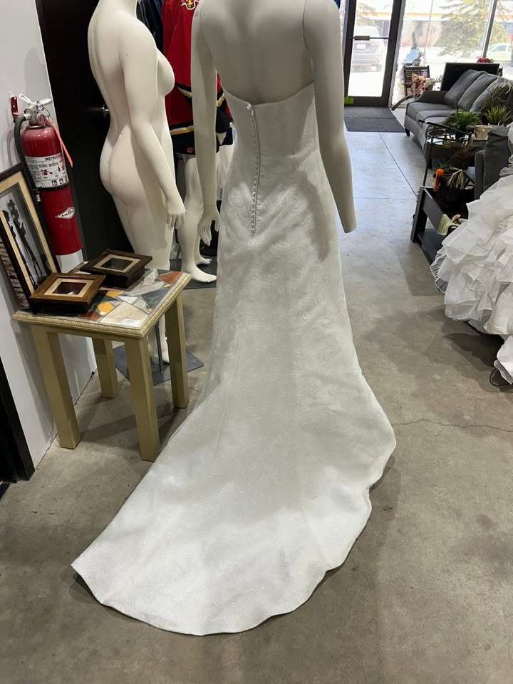 White Strapless Sweetheart Wedding Dress with Train – Size S