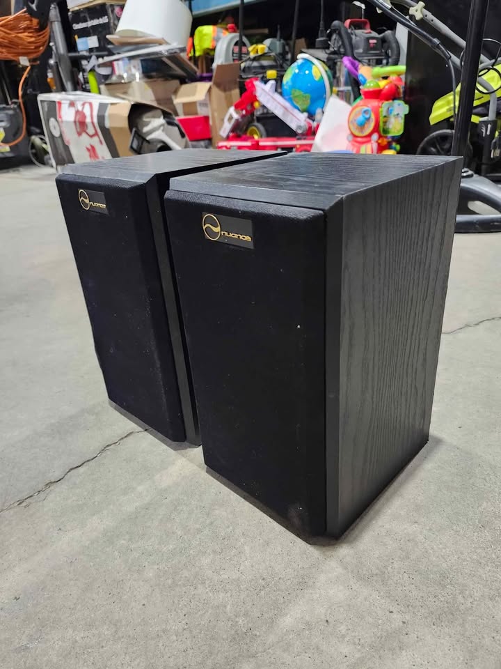 2x Nuance Advangage S1 Bookshelf Speakers