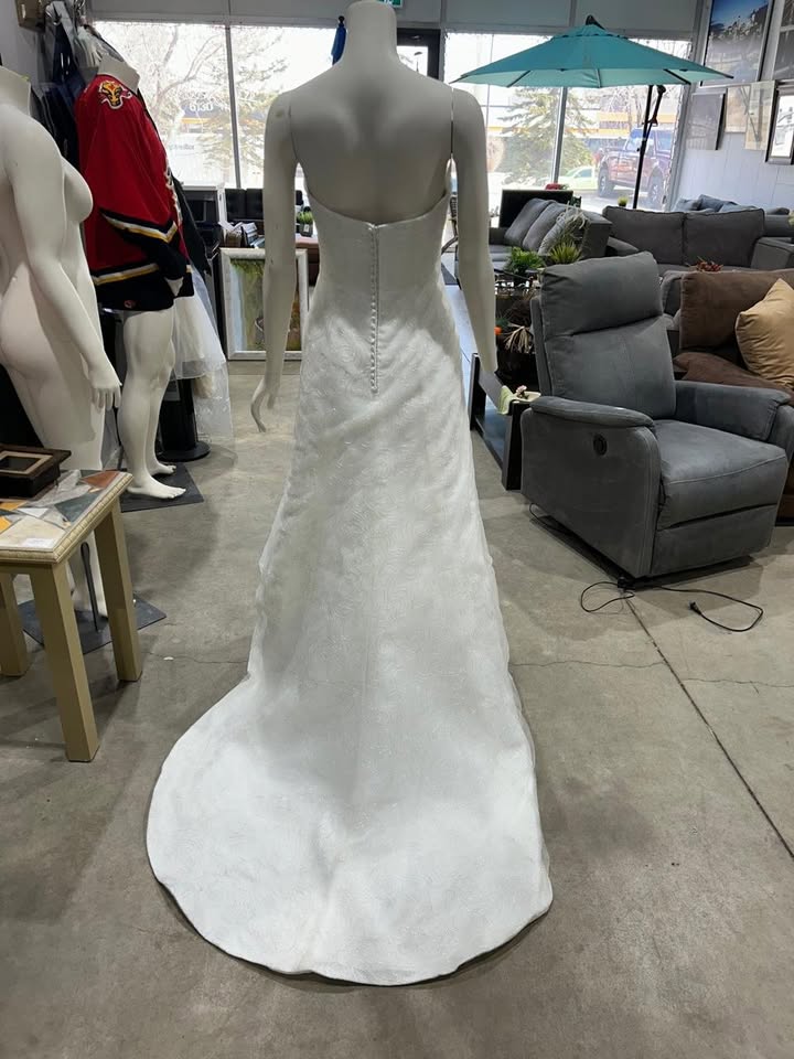 White Strapless Sweetheart Wedding Dress with Train – Size S