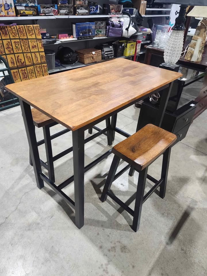 Kerley 3 Piece Solid Wood Dining Set