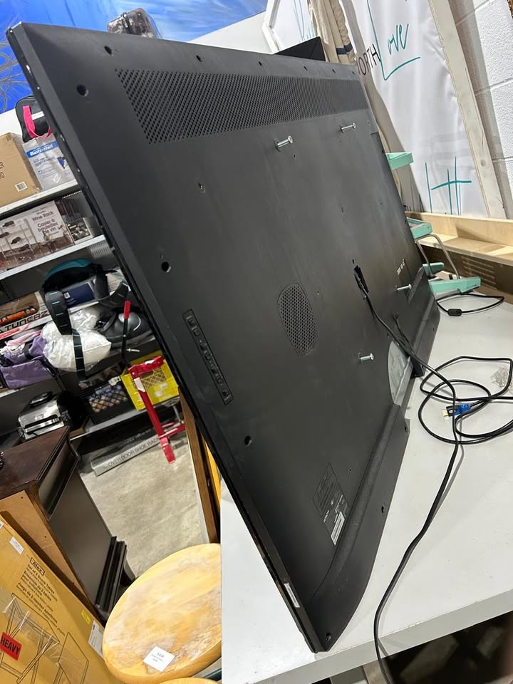 HITACHI LCD TV 55' with remote