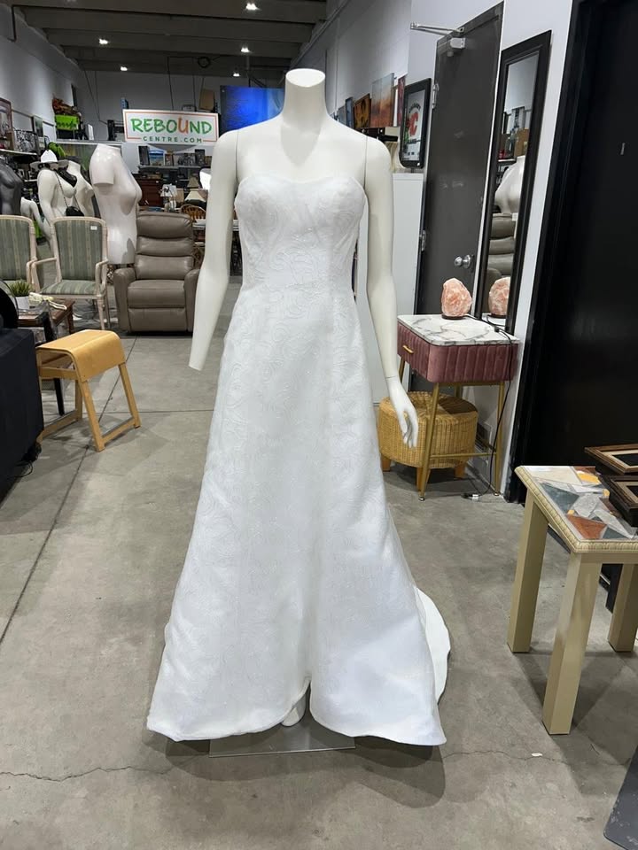 White Strapless Sweetheart Wedding Dress with Train – Size S