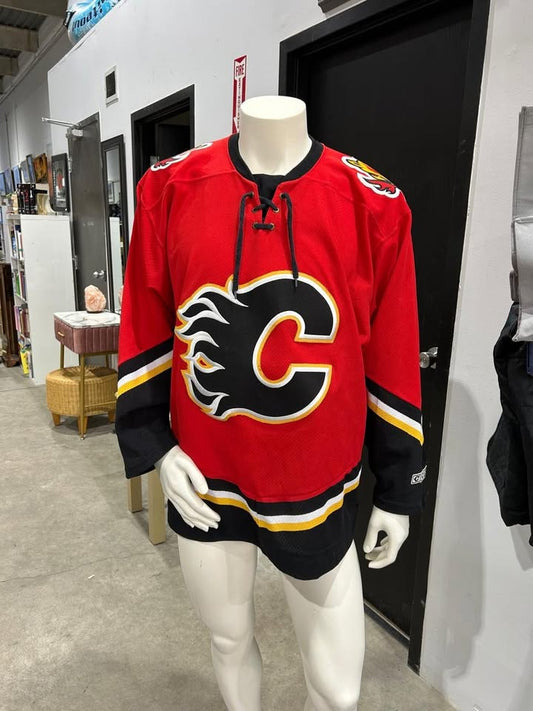 VINTAGE Calgary FLAMES Hockey Jersey L BLASTY Shoulder Patch CCM NHL