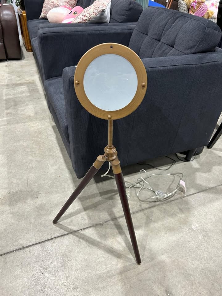 Tripod Stand Cool Lamp