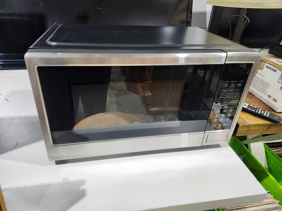 Dandy 900w Countertop Microwave