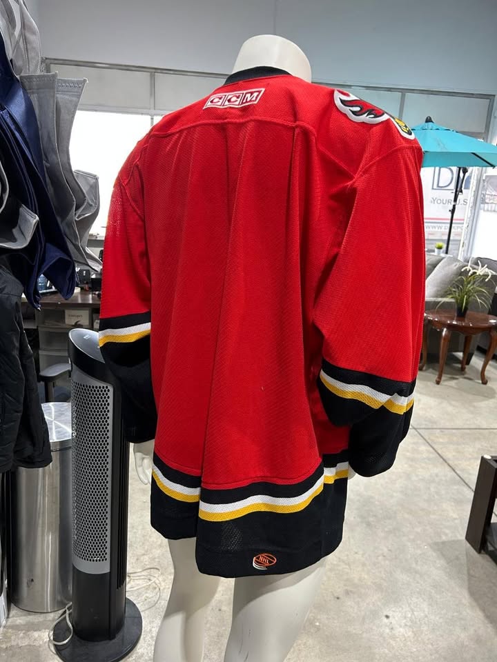 VINTAGE Calgary FLAMES Hockey Jersey L BLASTY Shoulder Patch CCM NHL