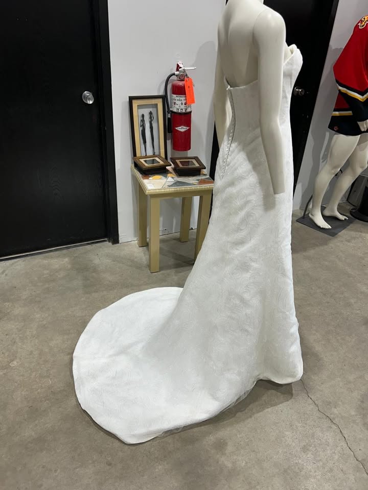 White Strapless Sweetheart Wedding Dress with Train – Size S
