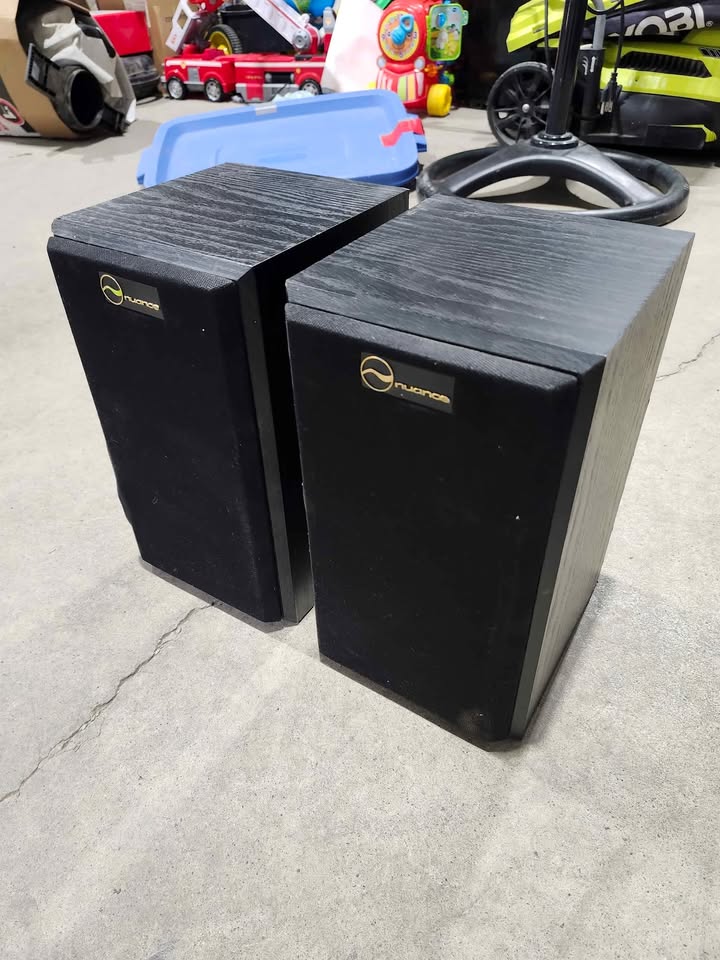 2x Nuance Advangage S1 Bookshelf Speakers
