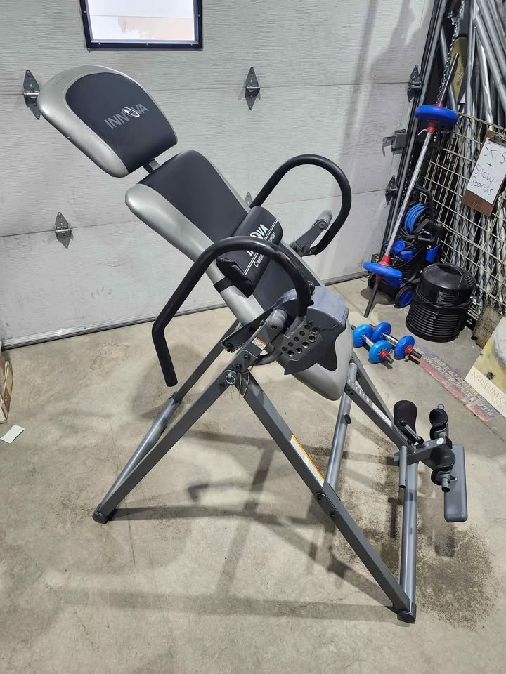 Innova Health - Heavy Duty Deluxe Inversion Table with Air Lumbar Support