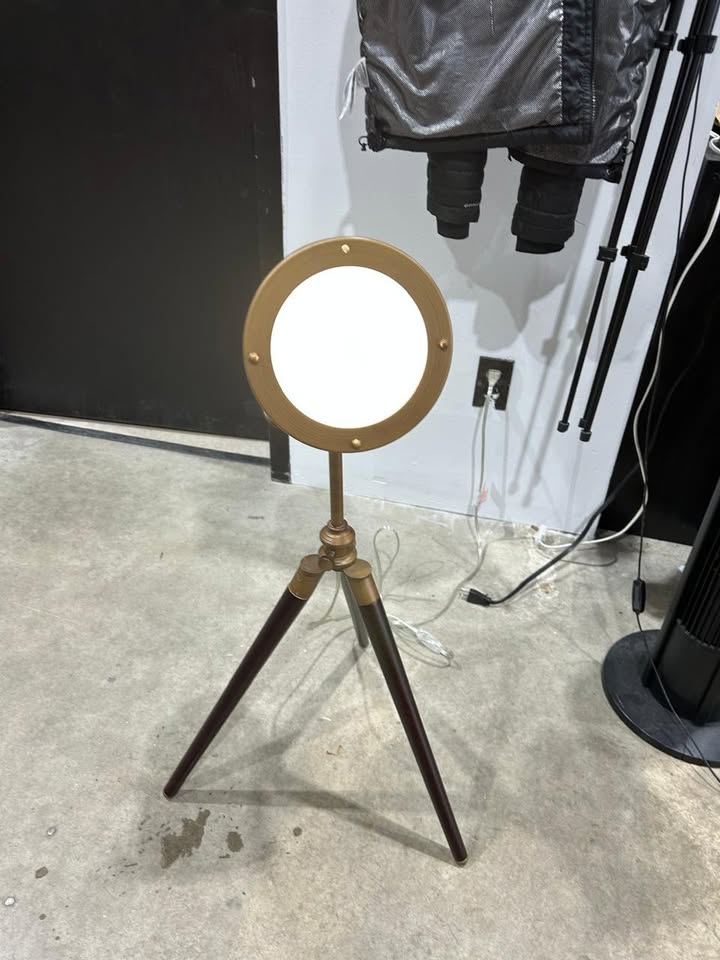 Tripod Stand Cool Lamp