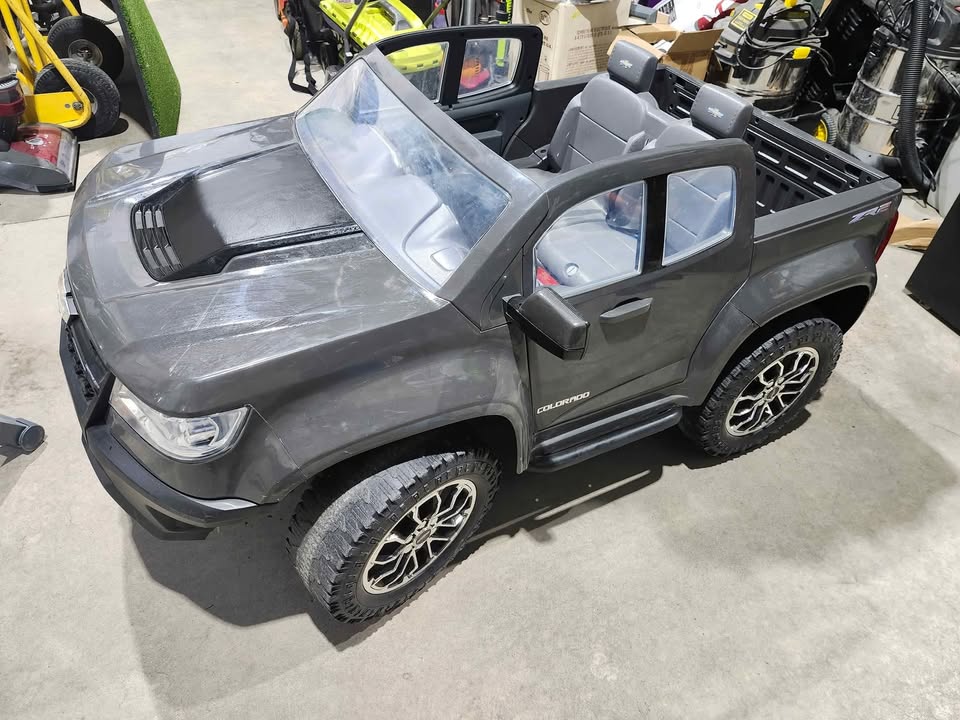Rollplay Chevrolet Colorado 12V Electric Mini Ride-On Toy Car 3-6 Years (Needs Battery)