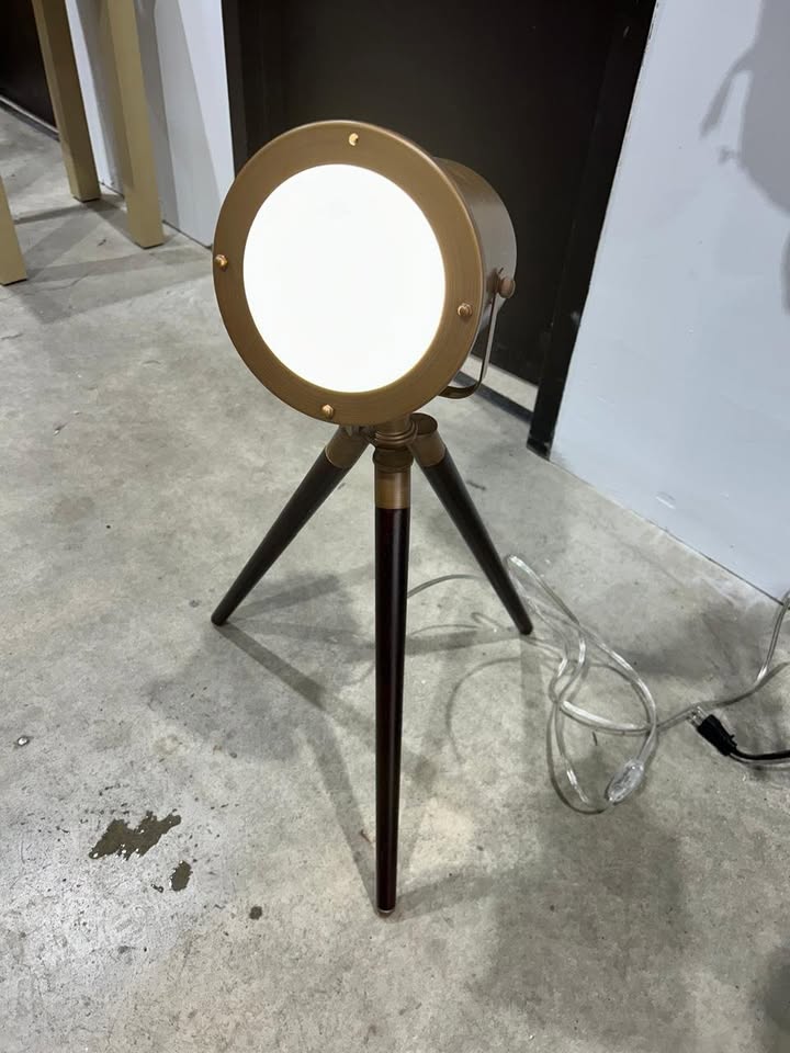 Tripod Stand Cool Lamp