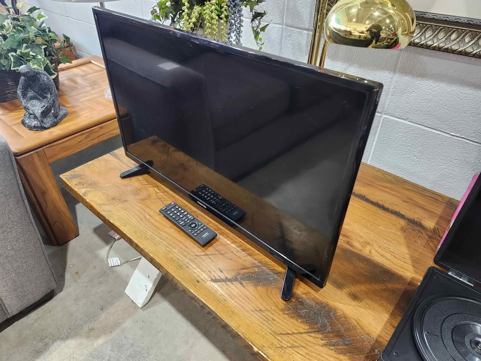 Toshiba 32" HDTV with Remote