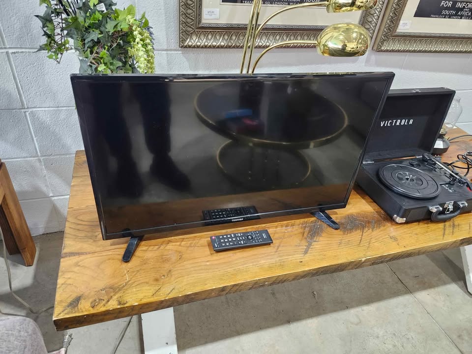 Toshiba 32" HDTV with Remote
