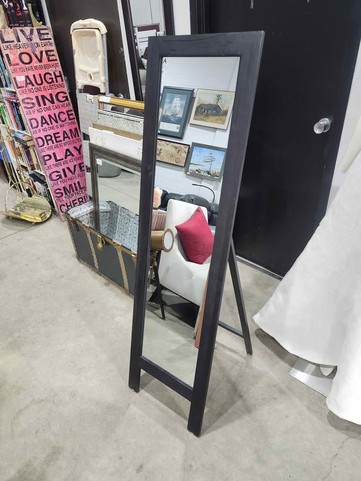 MILTON Standing Mirror (42 x 150 cm)