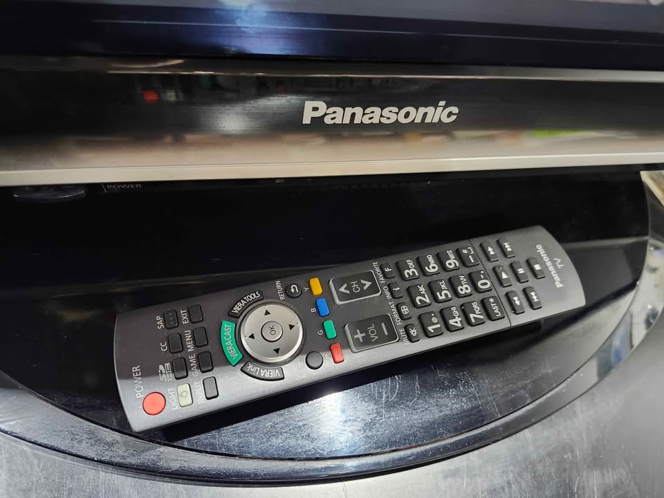 Panasonic Plasma HDTV 42" with Remote