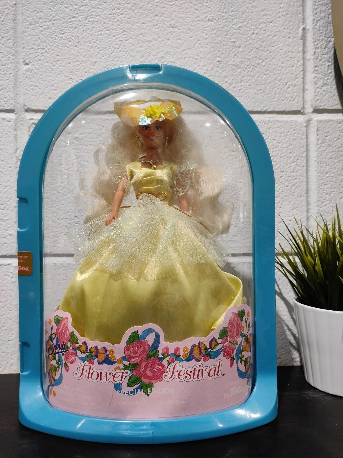 Poupée mannequin édition spéciale « Flower Festival » avec support, 29 cm de haut