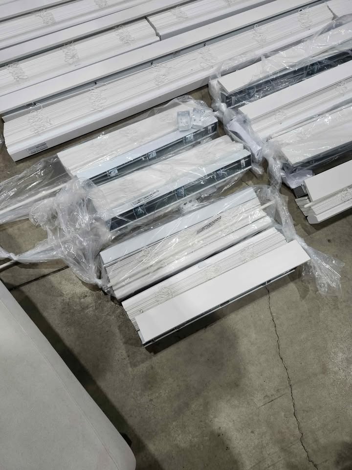 Brand New! 2.5" Faux Wood White Cordless Blinds 34 (w) X 45.87 (h)