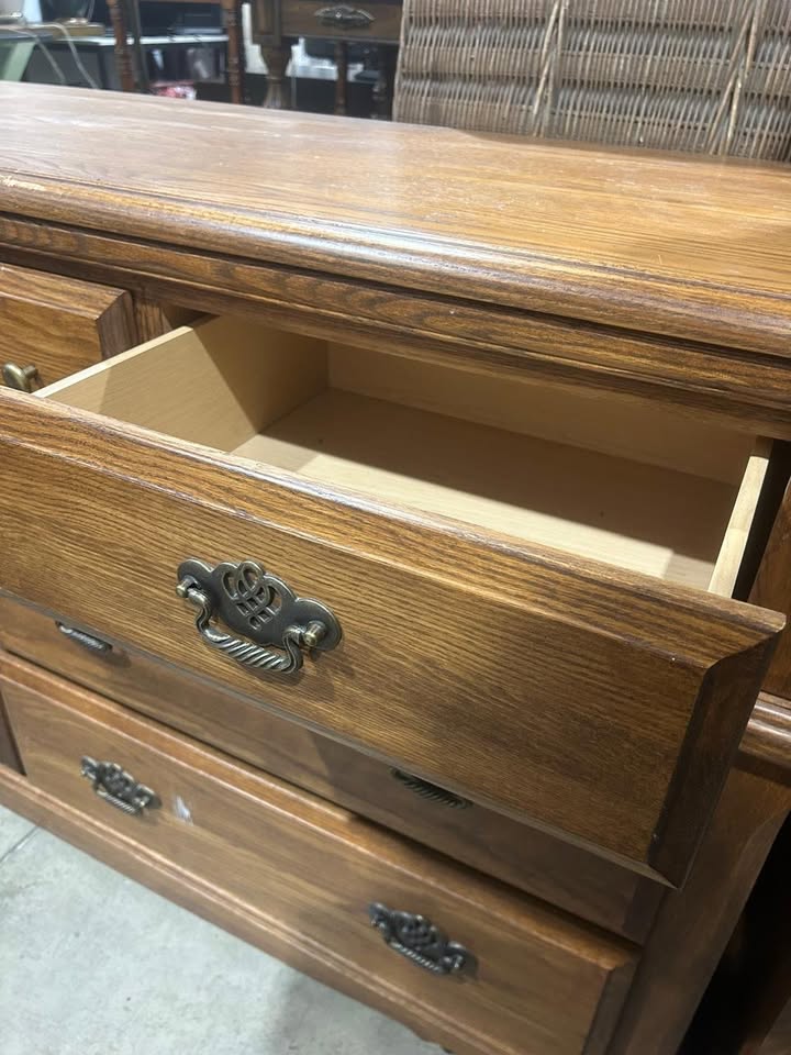 Vintage Palliser 7-Drawer Dresser