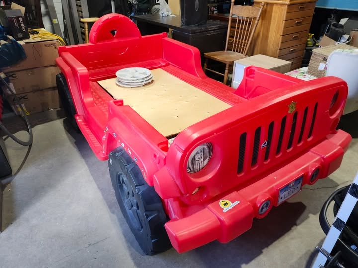 Little Tikes Jeep Wrangler shaped Toddler/Twin Bed