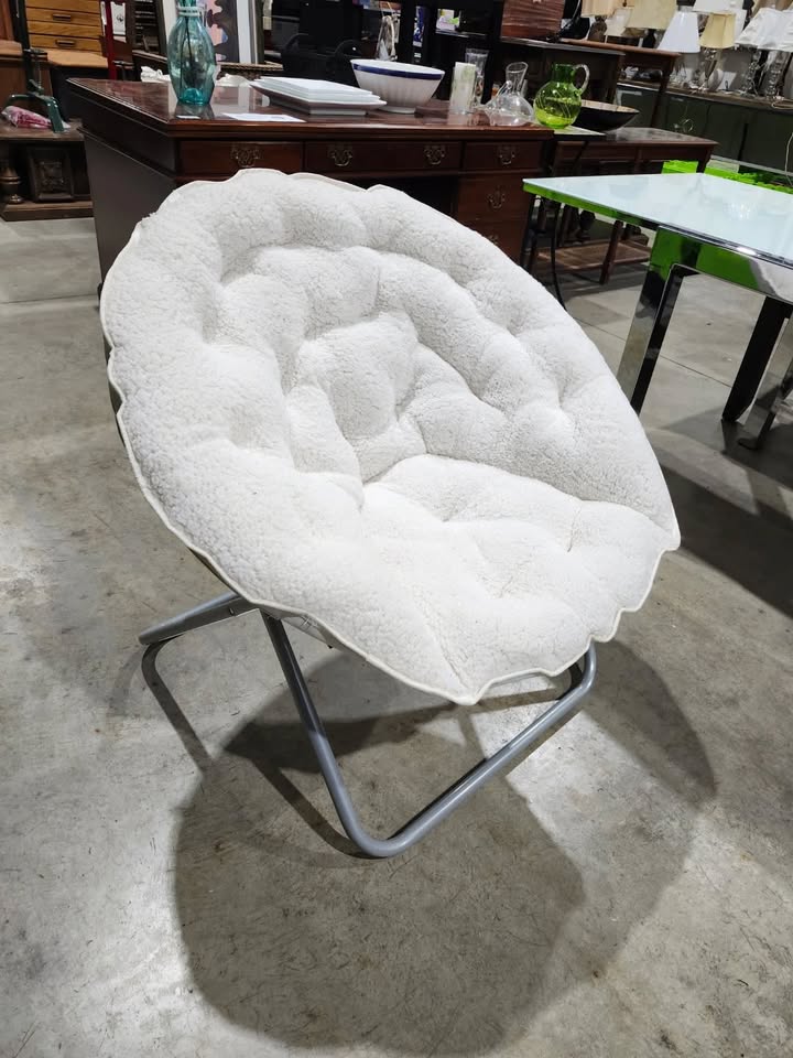Cream Round Oversized Foldable Saucer Chair