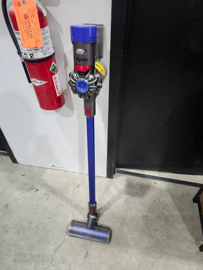 Dyson V7 Cordless Stick Vacuum (No Charger/Untested)