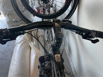 DIAMONDBACK LAUNCH MOUNTAIN BIKE