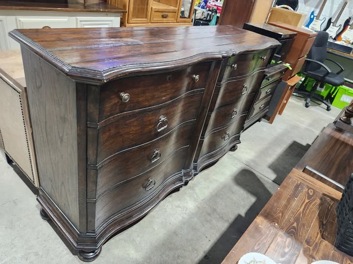 Stanley Furniture - Stunning Solid Wooden Double Dresser Deposit