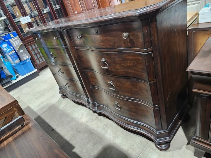 Stanley Furniture - Stunning Solid Wooden Double Dresser