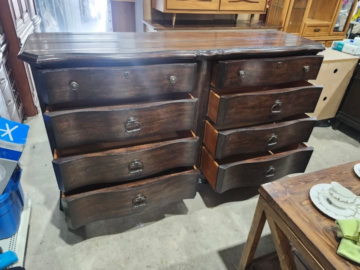 Stanley Furniture - Stunning Solid Wooden Double Dresser