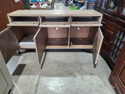 New! Beautiful Farmhouse Style Buffet/Sideboard