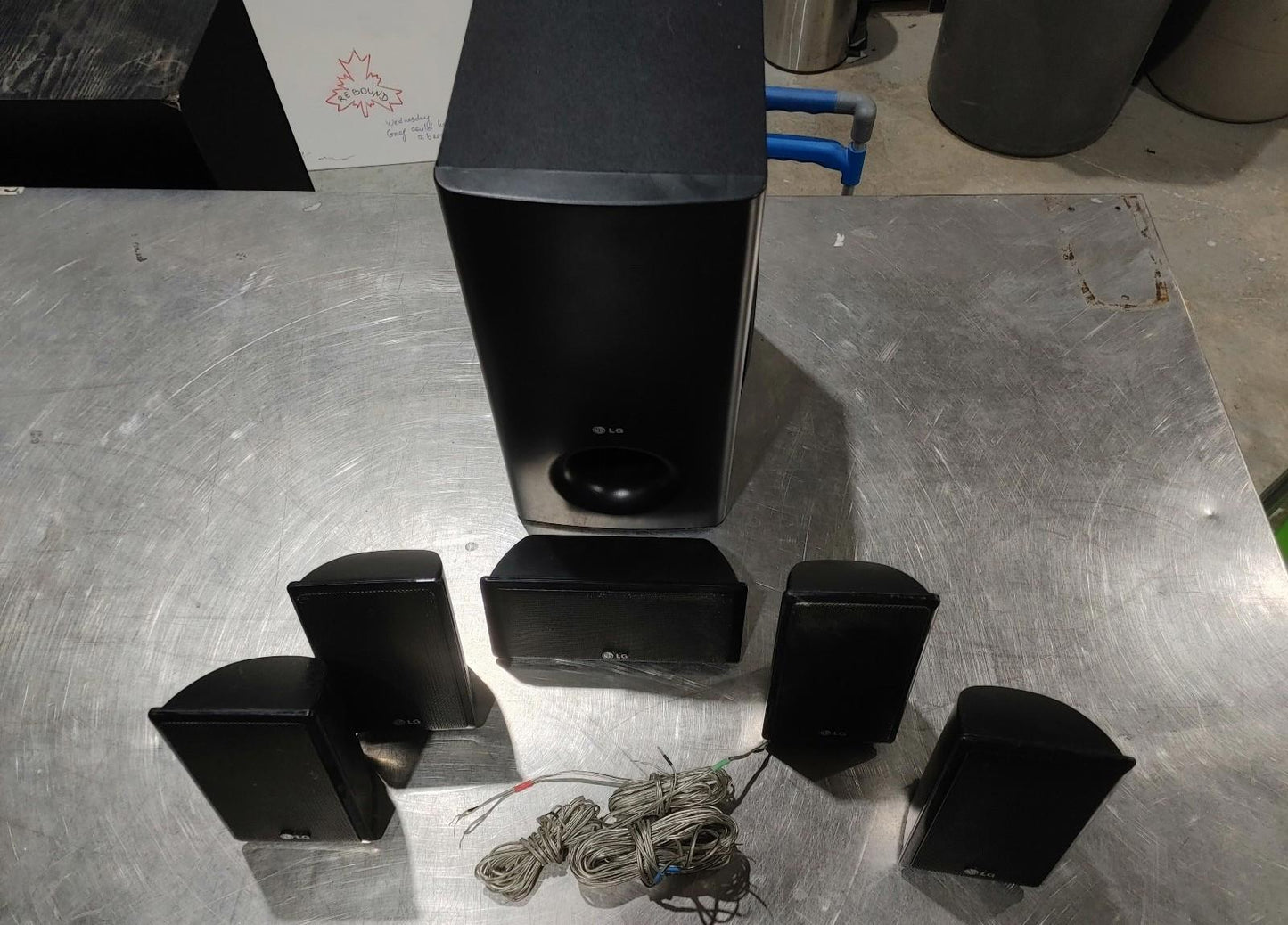 LG 6-Piece SB95SA SurroundSound Speakers with 3 rolls of speaker wire - Fair