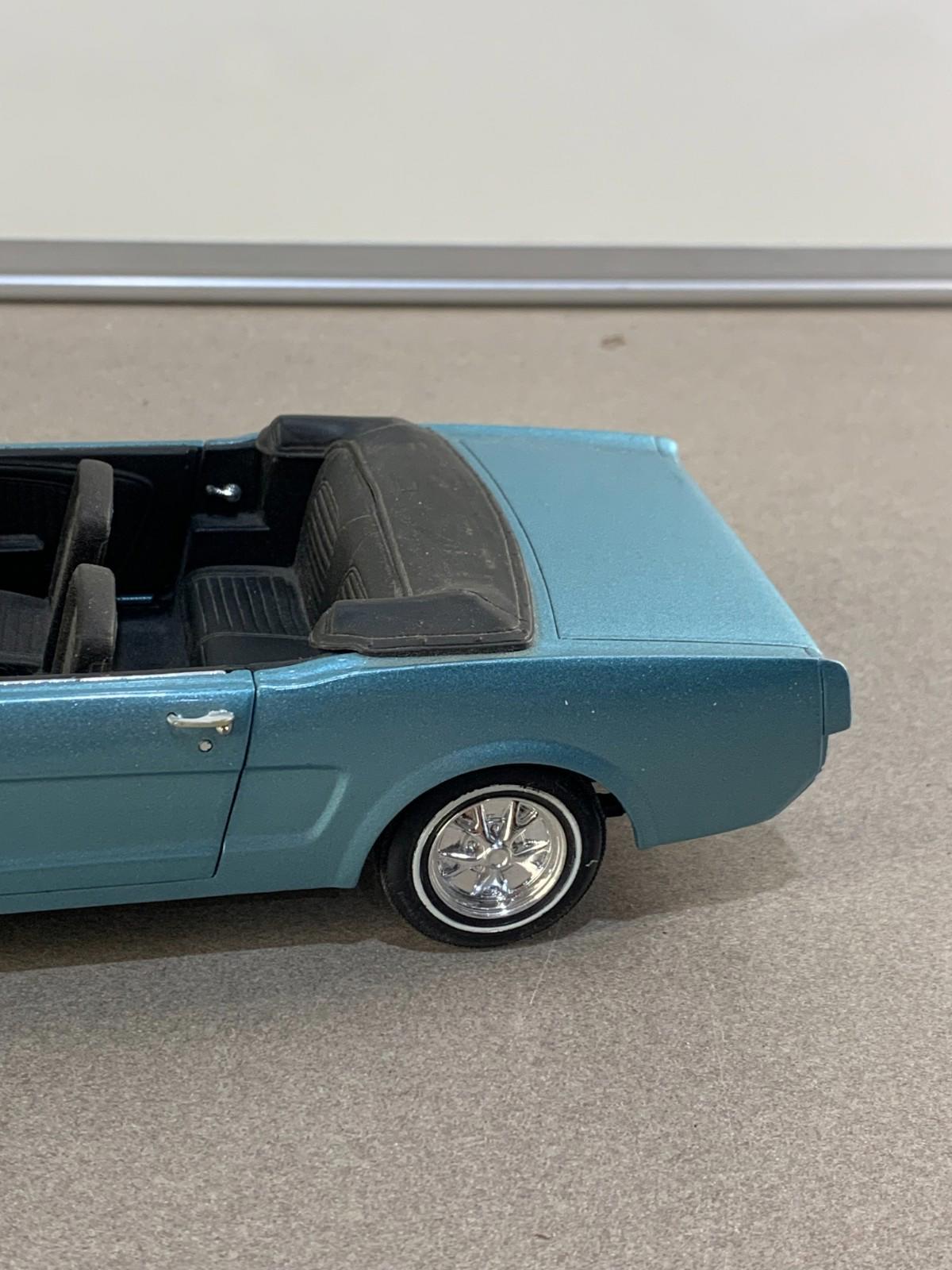 8832-F1 Ford Mustang 1965 Convertible Arcadian Blue Revell 1/18