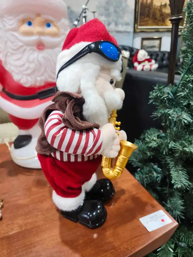 Saxophone Santa