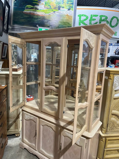 Vintage display China Cabinet