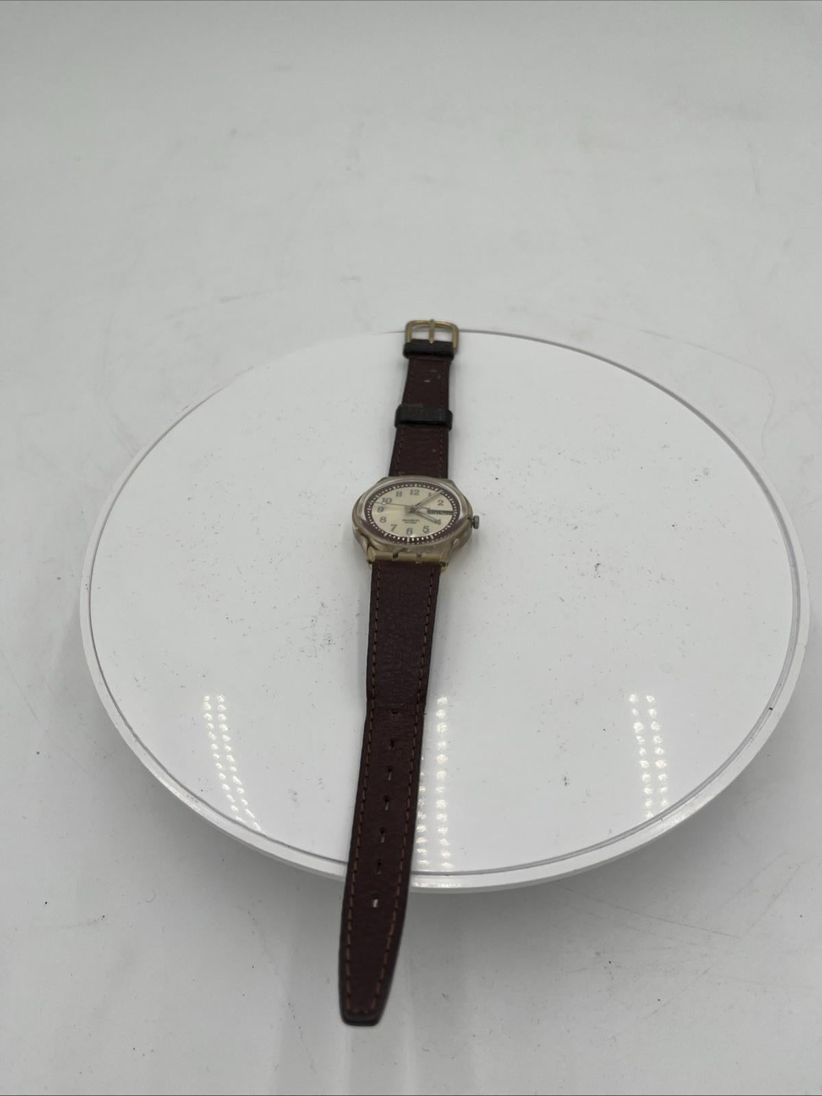 Montre vintage Swatch à quartz suisse avec bracelet en cuir — Objet de collection rare