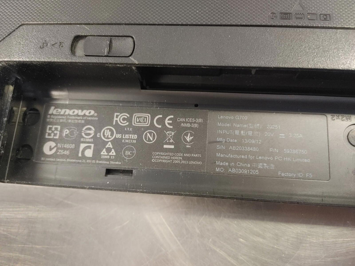 Ordinateur portable Lenovo G700 Modèle 20251 Intel Pentium Noir Non testé - État correct