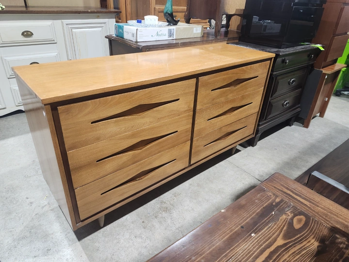 Mid-Century Modern Victoriaville Six-Drawer Dresser